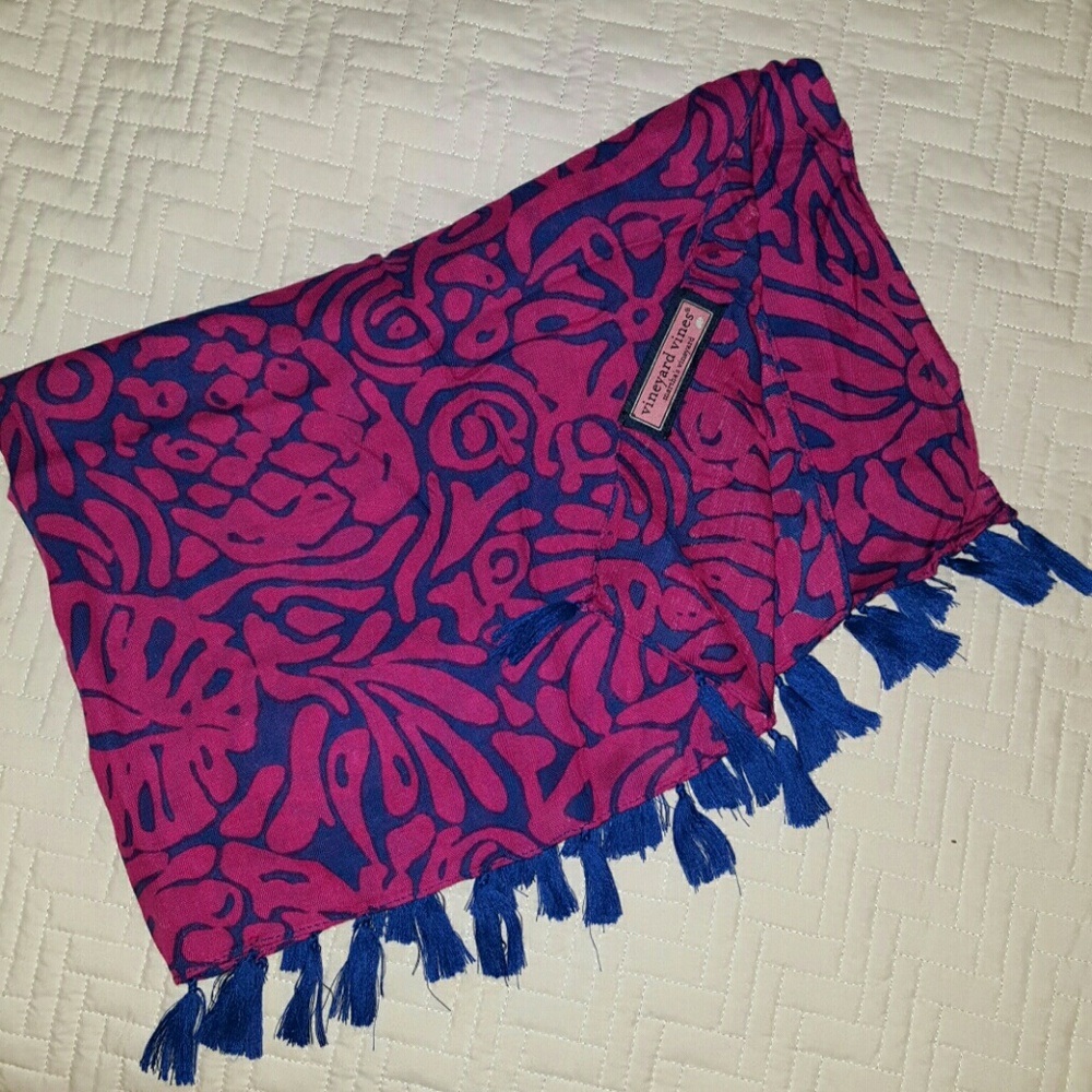 Vineyard Vines lightweight scarf